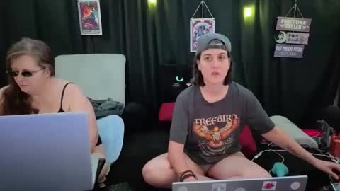 Snapshot of bella_james_1988 chatting on November 21, 2025, 4:38 pm Bella James online show from November 21, 2025, 4:38 pm