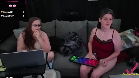 Snapshot of bella_james_1988 chatting on December 19, 2025, 5:42 pm Bella James online show from December 19, 2025, 5:42 pm