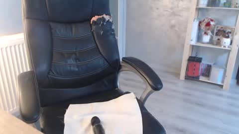 Snapshot of bella_miax chatting on February 19, 2025, 11:38 am online show from February 19, 2025, 11:38 am