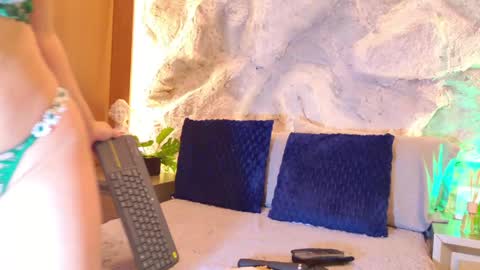 Snapshot of bella_mush chatting on May 4, 2026, 10:06 pm BELLA online show from May 4, 2026, 10:06 pm