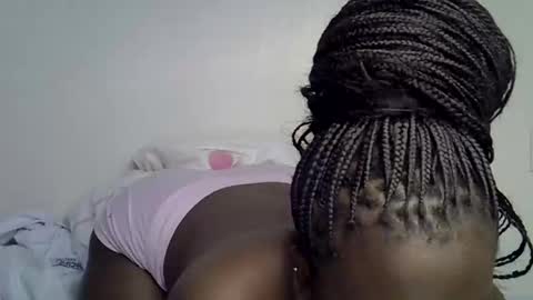 Snapshot of bella_noire1 chatting on June 1, 2026, 5:14 pm bella_noire1 online show from June 1, 2026, 5:14 pm