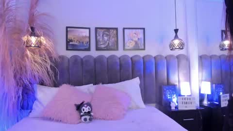 bella_peach_ online show from April 23, 2026, 3:08 am