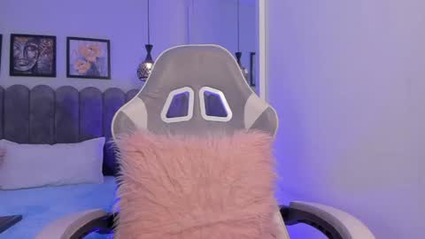 bella_peach_ online show from April 30, 2026, 3:13 am