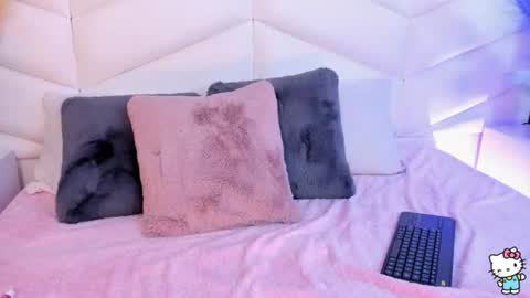 bella_peach_ online show from June 13, 2026, 4:32 am