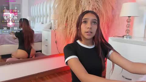 Snapshot of bella_peach_ chatting on August 4, 2026, 8:44 pm bella_peach_ online show from August 4, 2026, 8:44 pm