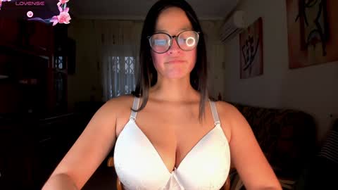 bella_pocahontas3 online show from February 2, 2025, 5:26 pm