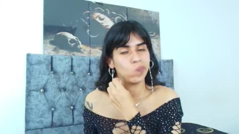 Snapshot of bella_poisonous chatting on October 1, 2025, 11:00 pm Bella online show from October 1, 2025, 11:00 pm