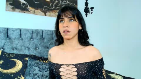 Snapshot of bella_poisonous chatting on October 27, 2025, 12:58 am Bella online show from October 27, 2025, 12:58 am