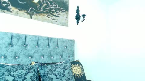 Snapshot of bella_poisonous chatting on November 18, 2025, 12:27 am Bella online show from November 18, 2025, 12:27 am