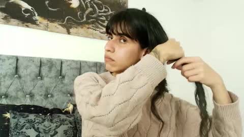 Snapshot of bella_poisonous chatting on December 3, 2025, 1:13 am Bella online show from December 3, 2025, 1:13 am