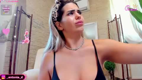Snapshot of bella_posh chatting on June 14, 2026, 8:27 am bella_posh online show from June 14, 2026, 8:27 am
