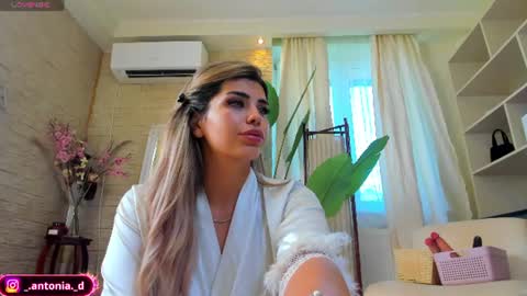 Snapshot of bella_posh chatting on August 1, 2026, 6:34 am bella_posh online show from August 1, 2026, 6:34 am