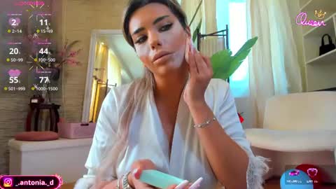 Snapshot of bella_posh chatting on August 6, 2026, 6:59 am bella_posh online show from August 6, 2026, 6:59 am