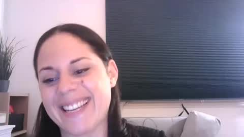 Snapshot of bella_sexy_feet chatting on December 14, 2024, 5:03 pm bella_sexy_feet online show from December 14, 2024, 5:03 pm