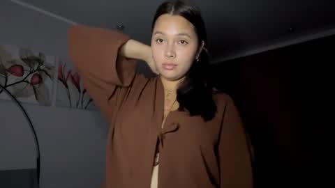Snapshot of bella_sunray chatting on July 6, 2026, 6:10 pm Bella online show from July 6, 2026, 6:10 pm
