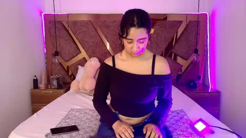 Snapshot of bella_swwan_ chatting on June 1, 2026, 8:43 pm Bella Swwan online show from June 1, 2026, 8:43 pm