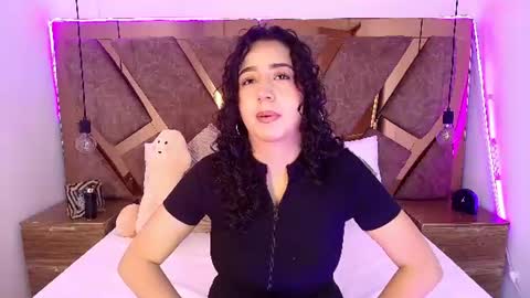 Snapshot of bella_swwan_ chatting on June 21, 2026, 6:32 pm Bella Swwan online show from June 21, 2026, 6:32 pm