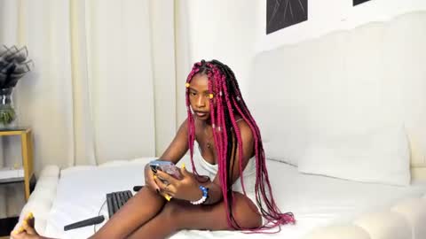 Bella sweetpea online show from June 25, 2026, 5:12 am