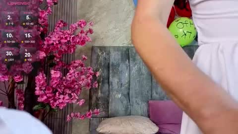 Snapshot of bella_vibes_s chatting on November 26, 2025, 8:26 am Bella online show from November 26, 2025, 8:26 am