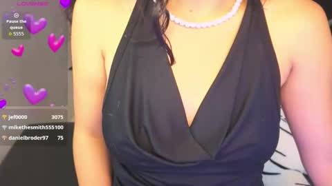 Snapshot of bella_vibes_s chatting on May 10, 2026, 1:11 am Bella online show from May 10, 2026, 1:11 am