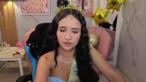 Snapshot of bella_vibes_s chatting on May 17, 2026, 2:42 am Bella online show from May 17, 2026, 2:42 am