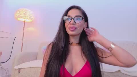 Snapshot of bella_vixen_ chatting on October 21, 2025, 7:25 pm Bella online show from October 21, 2025, 7:25 pm