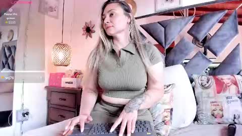 Snapshot of bella_volup chatting on July 27, 2026, 4:36 pm bella_volup online show from July 27, 2026, 4:36 pm
