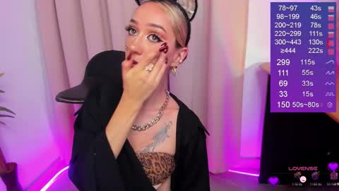 Bella White online show from September 27, 2025, 2:00 pm