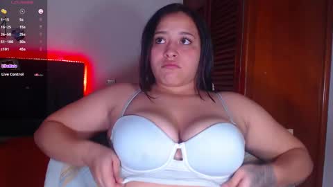 Snapshot of bella_xx9 chatting on January 20, 2025, 11:32 pm bella_xx9 online show from January 20, 2025, 11:32 pm