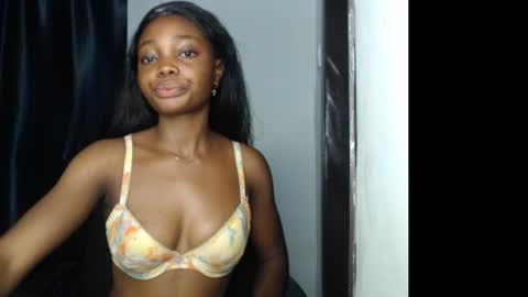 Snapshot of bellababy6 chatting on November 4, 2025, 5:23 pm bella online show from November 4, 2025, 5:23 pm