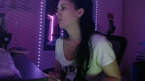 Snapshot of bellabbys8 chatting on November 14, 2025, 9:19 am bellabbys8 online show from November 14, 2025, 9:19 am