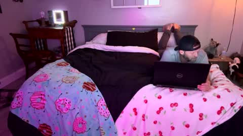 Snapshot of bellabeanz chatting on February 22, 2025, 1:00 am Roxy Rain online show from February 22, 2025, 1:00 am