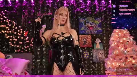 Snapshot of bellabearts chatting on December 17, 2025, 5:41 pm Bellalunabear trans JadePlant Cis online show from December 17, 2025, 5:41 pm