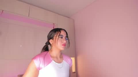  Bella  online show from April 25, 2026, 8:06 pm