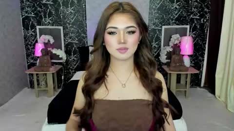 Snapshot of bellabrown_19xxx chatting on November 3, 2025, 3:08 am Bella online show from November 3, 2025, 3:08 am