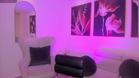 Snapshot of bellacarteer_ chatting on January 31, 2025, 12:18 pm Bella C online show from January 31, 2025, 12:18 pm