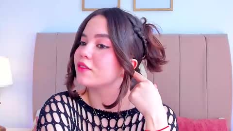 Snapshot of bellafontana chatting on November 12, 2025, 4:29 pm BellaFontana online show from November 12, 2025, 4:29 pm