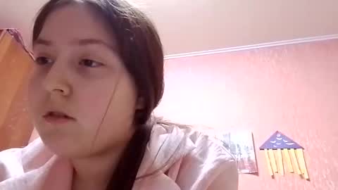 Snapshot of bellahadid8 chatting on November 19, 2025, 12:38 pm Charming Hamster online show from November 19, 2025, 12:38 pm