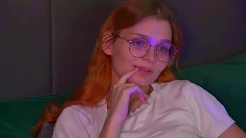 Snapshot of bellamarebelle chatting on October 10, 2025, 4:39 pm BellaMarebelle online show from October 10, 2025, 4:39 pm