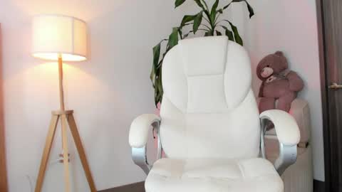 Bella Mia online show from April 25, 2026, 1:41 pm