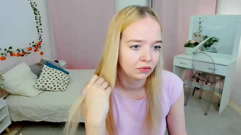 Bella online show from October 22, 2025, 10:09 pm