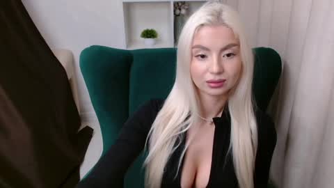 Bella online show from April 21, 2026, 1:17 pm