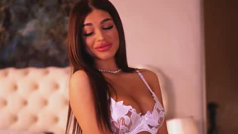 Bella online show from April 27, 2026, 6:39 pm