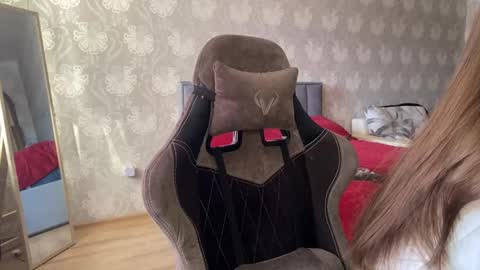 bellaparker_ online show from February 24, 2025, 11:10 am