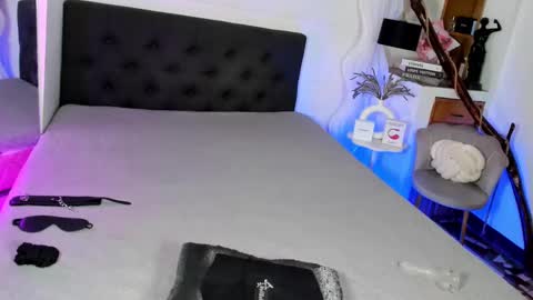 Bella Porch online show from February 15, 2025, 8:01 pm