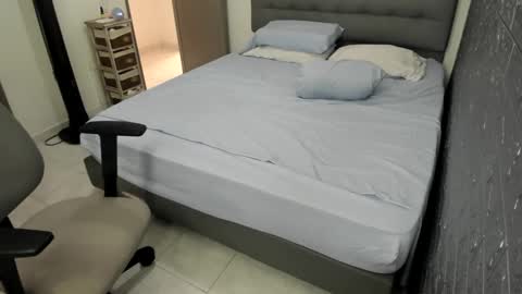 Bella  Angelycal online show from December 7, 2024, 6:04 pm