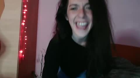 bellaqueen0701 online show from February 19, 2025, 1:40 am