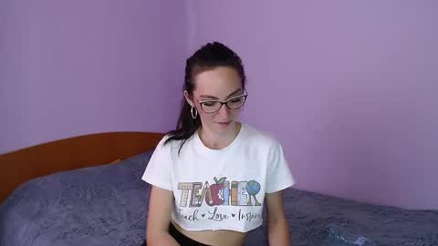 bellaqueen0701 online show from February 25, 2025, 8:47 am
