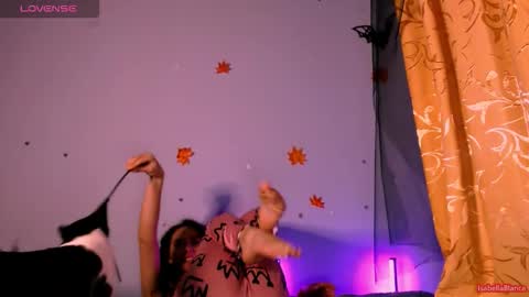 bellaqueen0701 online show from November 6, 2025, 6:53 pm