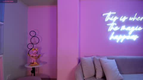 Snapshot of bellarosex1 chatting on December 8, 2024, 3:53 am Bella Rose online show from December 8, 2024, 3:53 am